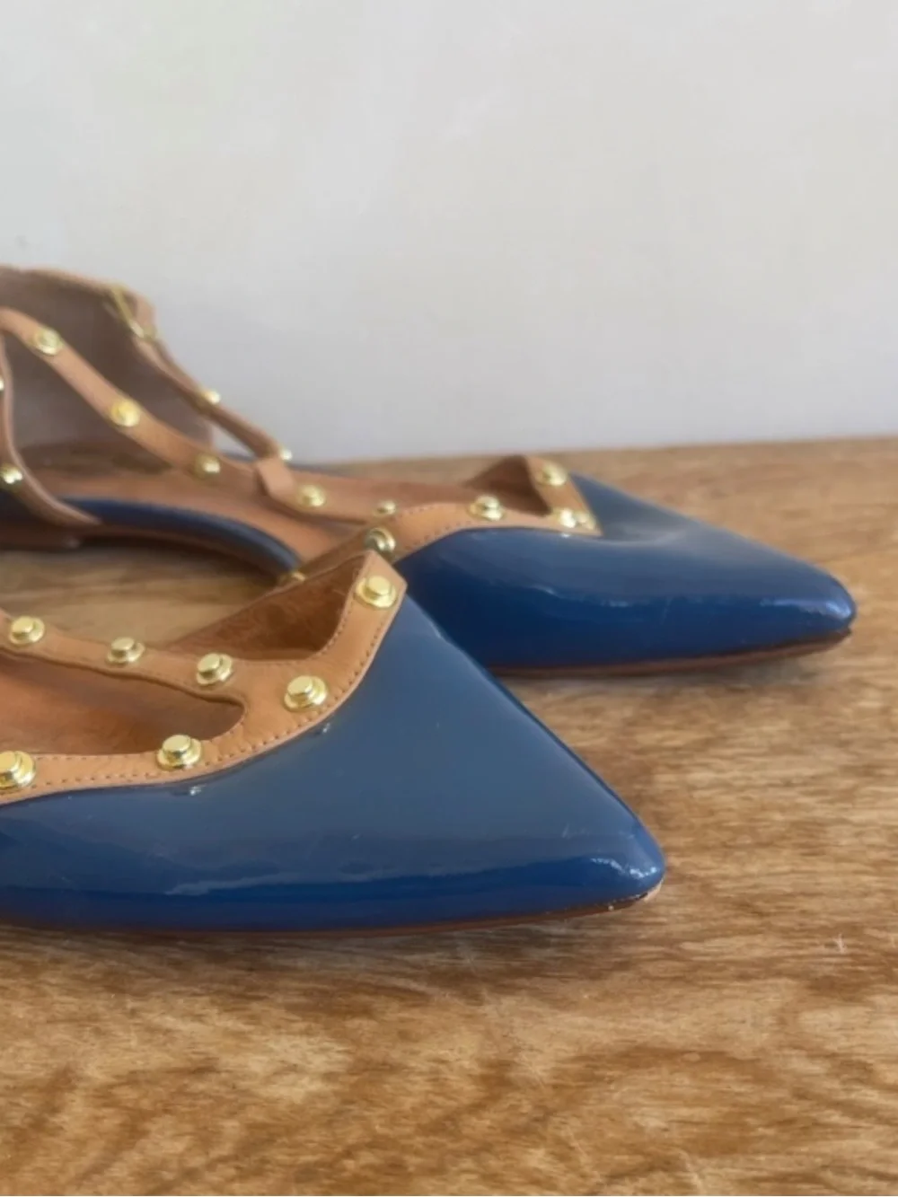 HALOGEN “Olsen” Blue Tan Gold Studded T-Strap Leather Pointed Toe Flats Sz 9.5 - Picture 10 of 11